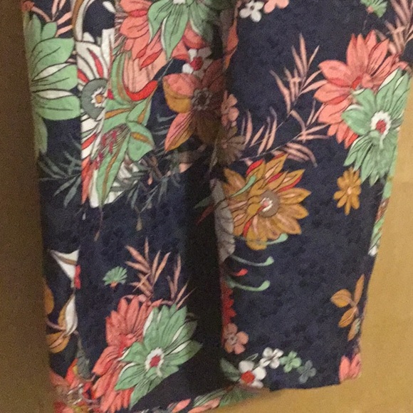 - Badgley Mischka Floral Strapless Bow Busting - Picture 10 of 13